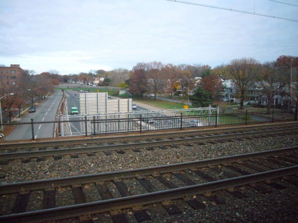 di_20091115-121428-nj-train-crossing-gardenstateparkway