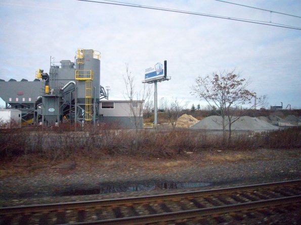 di_20091115-122406-nj-train-meadowlands-gravel