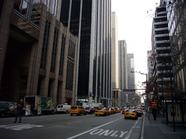 di_20091202-093652-48thst-e-of-6thave