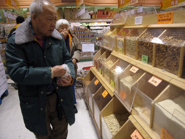 di_20091224-152024-orientalfoodmart-nuts
