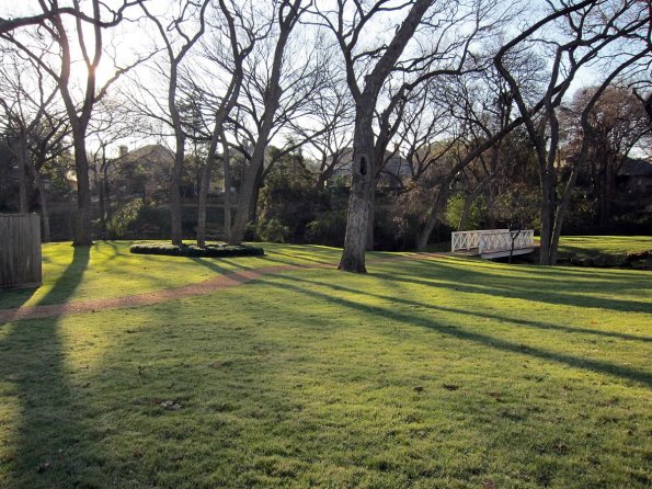 di_20100112-094618-addisontownhall-backyard