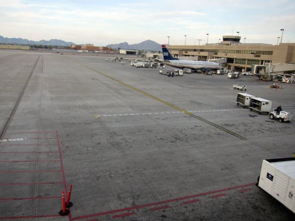 di_20100204-190550-phoenix-skyharbour-tarmac