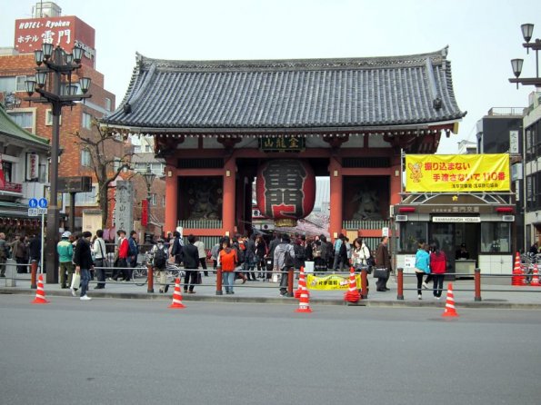 di_20100301-000550-asakusa-gate