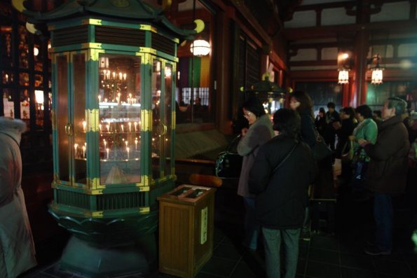 di_20100301-002746-askakusajinja-shrine-candles