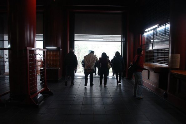 di_20100301-003055-askakusajinja-shrine-west-exit