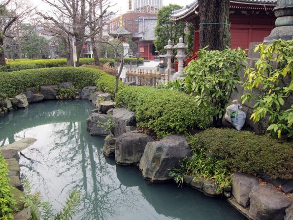 di_20100301-003318-askakusajinja-shrine-pond