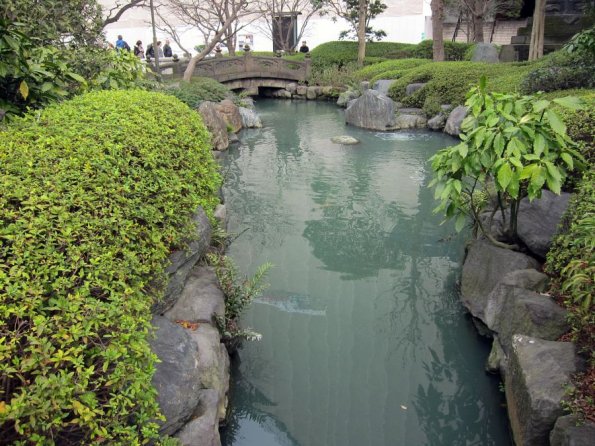 di_20100301-003329-askakusajinja-shrine-pond-bridge