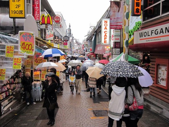 di_20100306-202334-takeshita-dori