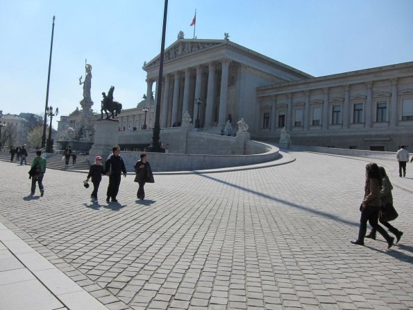 di_20100407-073503-austrian-parliament-building