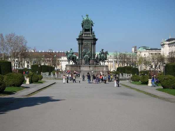 di_20100407-092517-vienna-mariathersianplatz