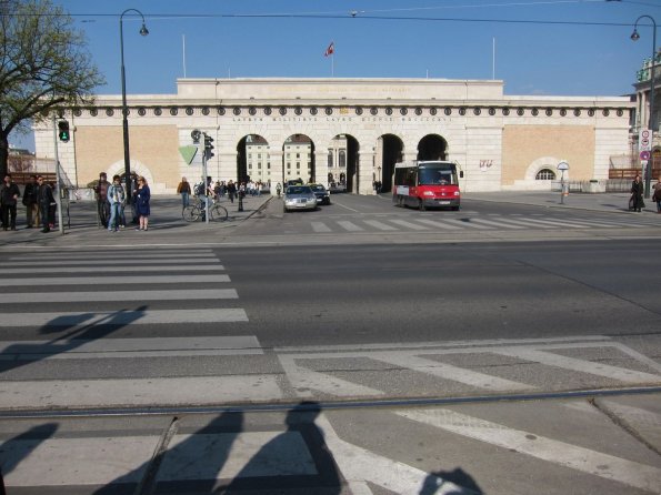 di_20100407-092848-vienna-imperial-place-south-gate