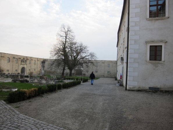 di_20100410-112457-klosterpernegg-seminar-courtyard