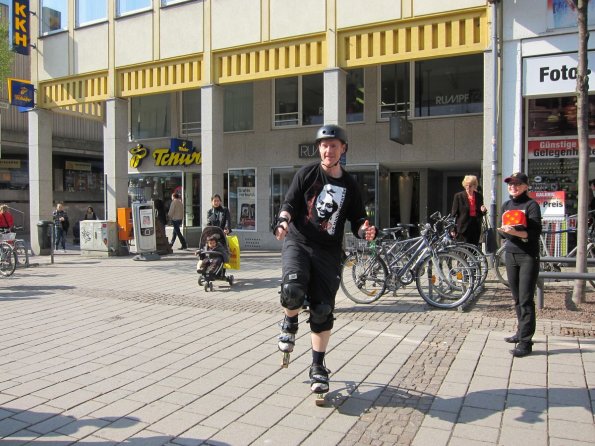 di_20100416-091550-darmstadt-elisabethenstrasse-bouncer