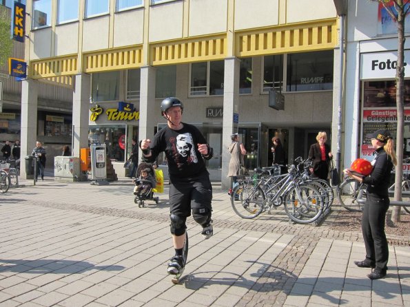 di_20100416-091553-darmstadt-elisabethenstrasse-bouncer