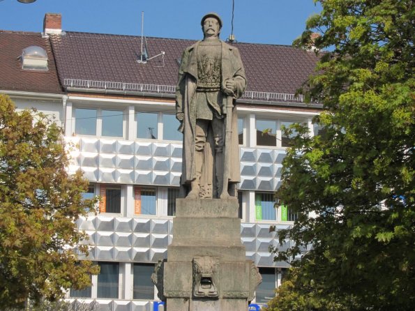 di_20100416-091814-darmstadt-ludwigplatz-granddukeludwig