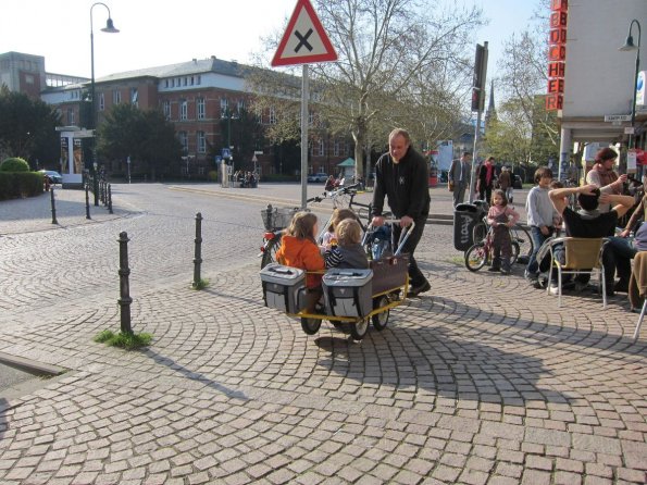 di_20100416-103039-darmstadt-karlplatz-kidmobile