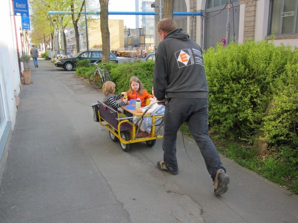 di_20100416-103102-darmstadt-magdalenenstrasse-kidmobile