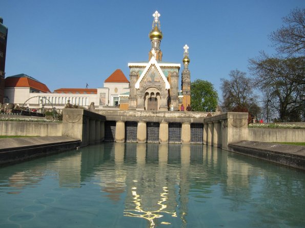 di_20100416-110429-darmstadt-pool-russianchurch