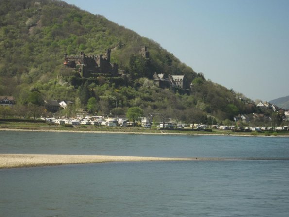 DI_20100417-074702-Rhine-castle