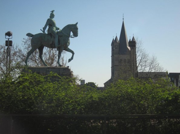 DI_20100417-092022-Koln-statue-tower