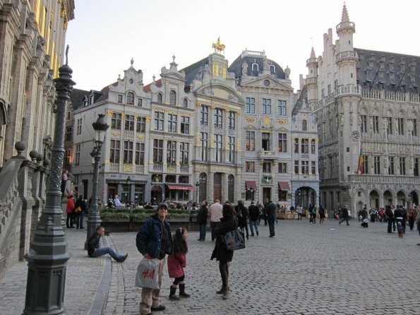 di_20100417-124342-brussels-grandplace-guildhalls