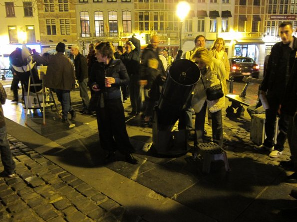 di_20100417-154654-brussels-grasmarkt-telescope