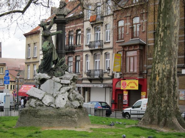 di_20100421-043029-schaerbeek-pogge-statue