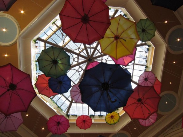 di_20100504-190205-lasvegas-venetian-umbrellas