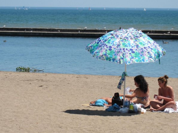 di_20100703-125742-sunnyside-beach-umbrella