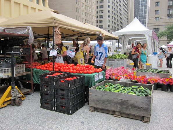 di_20100715-092633-daleyplaza-farmersmarket-tomatoes