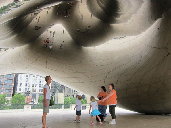 di_20100715-094252-chicago-cloudgate-bottom