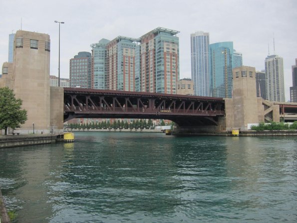 di_20100715-103528-chicago-lakeshoredrive-chicagoriver