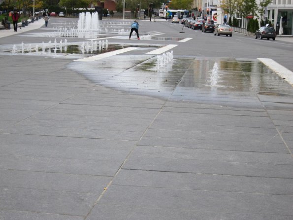 di_20101010-132051-ruejeannemance-fountains