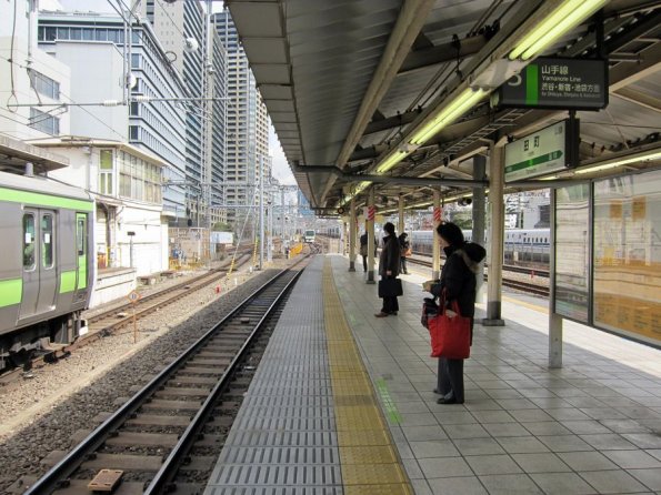 di_20110301-214313-tamachi-yamanote-platform