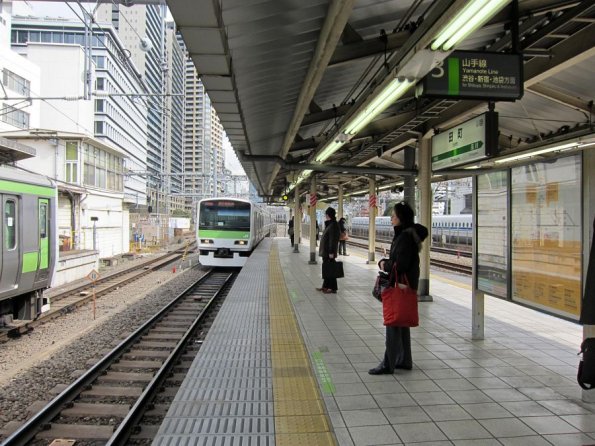 di_20110301-214322-tamachi-yamanote-platform