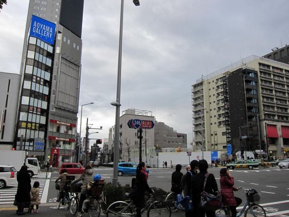 di_20110302-010815-aoyama-crosswalk