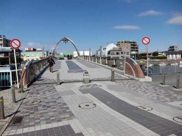 di_20110302-204431-enoshima-bridge