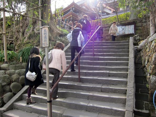 di_20110303-003227-hasedera-stairs-up