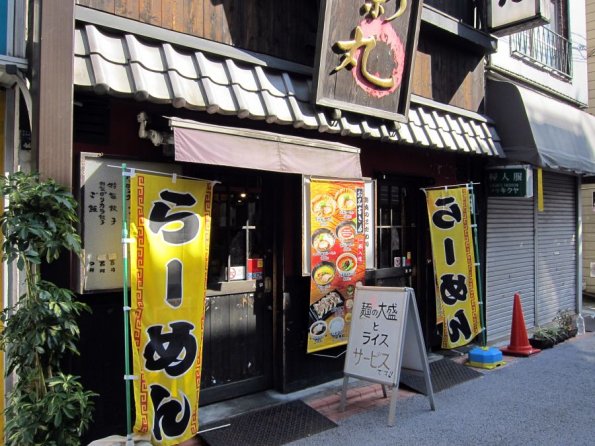 di_20110305-000429-ookayamastreet-east-ramen-shop