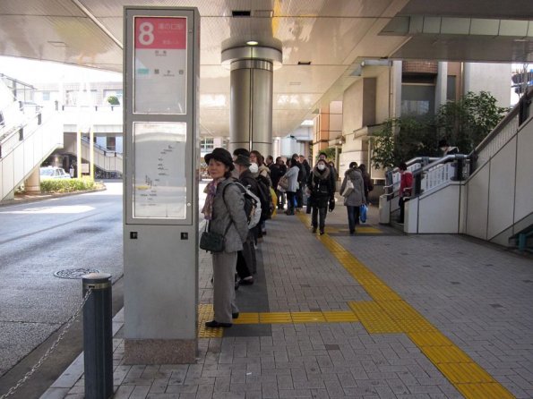 di_20110305-004736-mizonokuchi-bus-stop