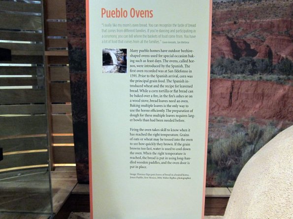 di_20110312-213043-heardmuseum-pueblooven-sign