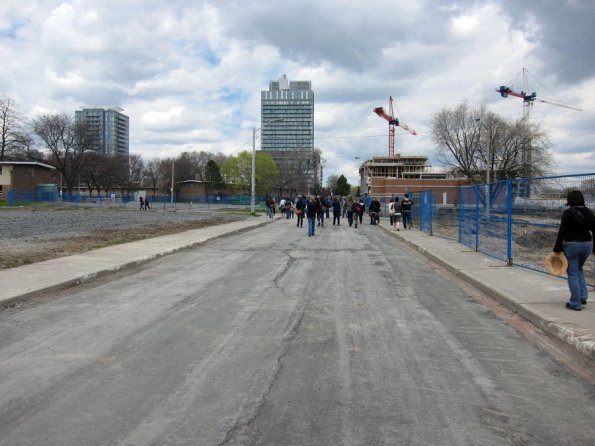 di_20110507-120729-regentpark-janeswalk-road-cleared