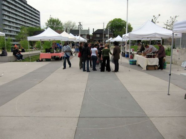 di_20110528-120422-wychwoodbarns-market-plaza