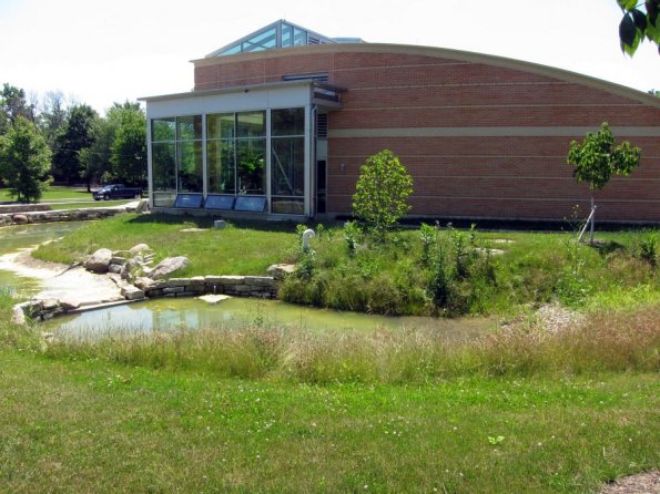 di_20110701-141146-oberlin-lewiscenter-pond