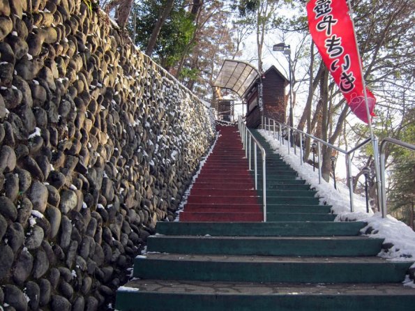 di_20120218-015354-takao-stairs