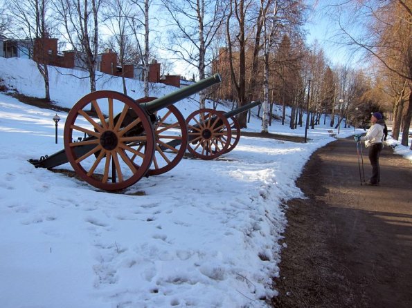 di_20120407-101657-hamebarracks-cannon-riverwalk