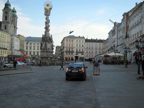 di_20120417-100742-linz-hauptplatz
