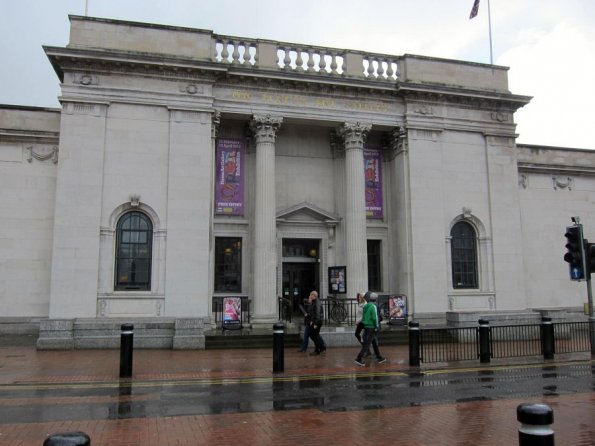 di_20120421-063854-hull-ferensartgallery