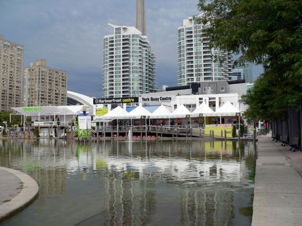 di_20120813_173636_harbourfront_pool