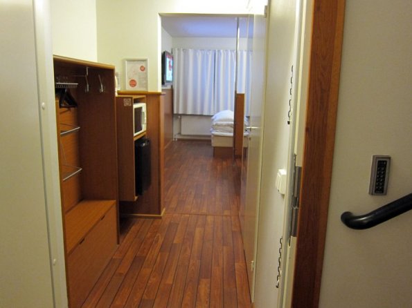 di_20121127_092731_turku_omenahotelli_room